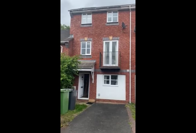 Student Accommodation: 1 room in a Modern House  Main Photo