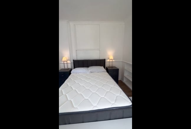Very large double room with garden  Main Photo