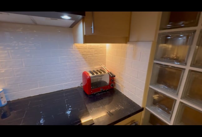 Double room + en suite in flat Main Photo