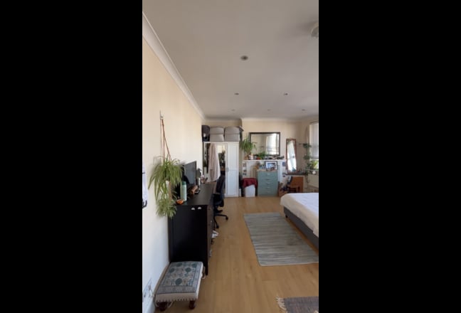 HUGE Bright Double Room on Green Lanes Main Photo