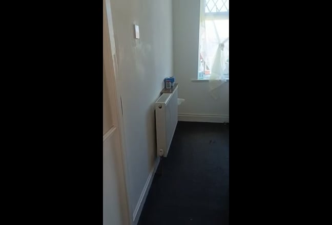 Single room in. Female household Main Photo