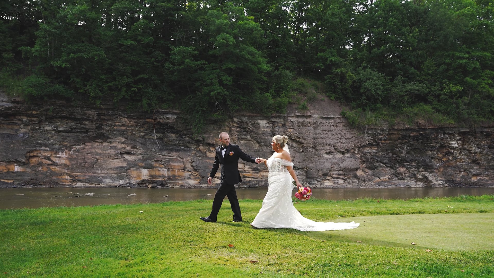 Brendan & Abbey - The Busses' I Valley of Eagles Golf Club