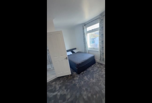 En-suite rooms available, Woolwich, SE18 Main Photo