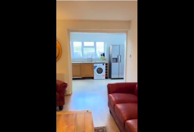 1 Room  Available at Forest Hill-  [35]✨ Main Photo