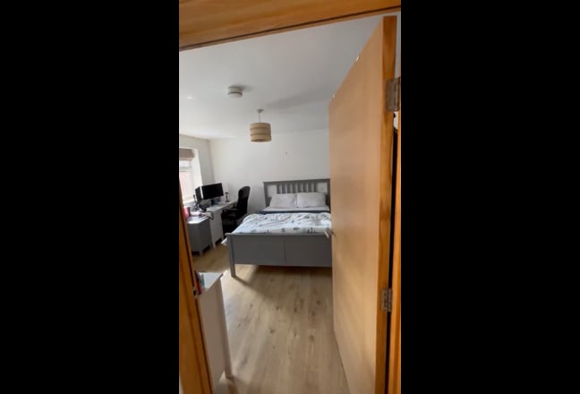 Large double room in Boscombe Main Photo