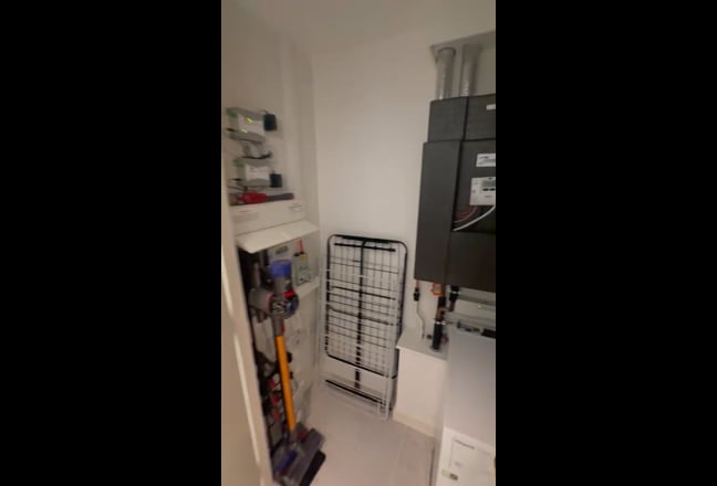 2-Beds Flat 5 mins walk from Whitechapel Station Main Photo