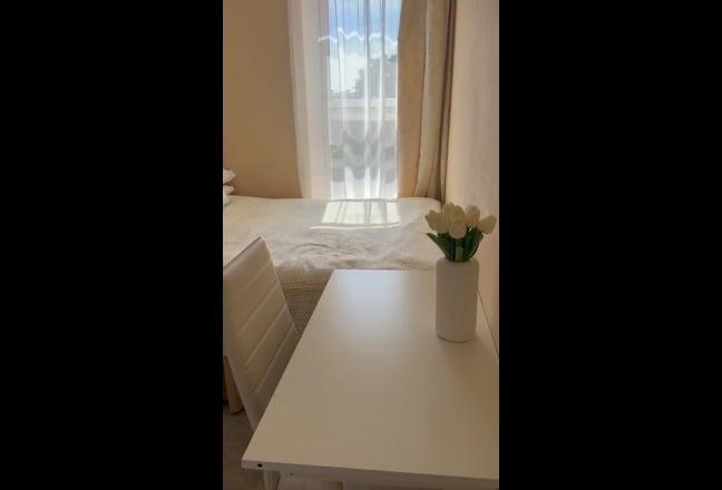 Chiswick W4 | All bills included  Main Photo