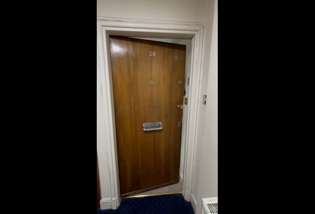 Video 1: Shared living roon