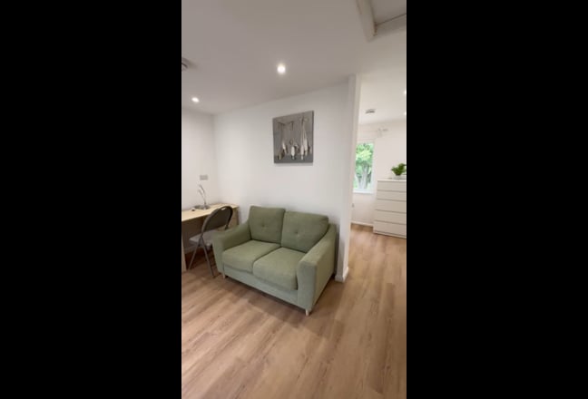 1-Bed flat/ Harborne/ near QE/UoB/ bills included  Main Photo