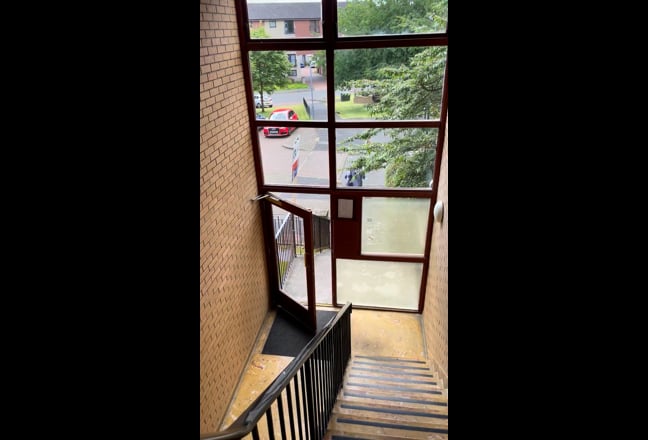 Spacious double room in a comfortable 2 bed flat Main Photo