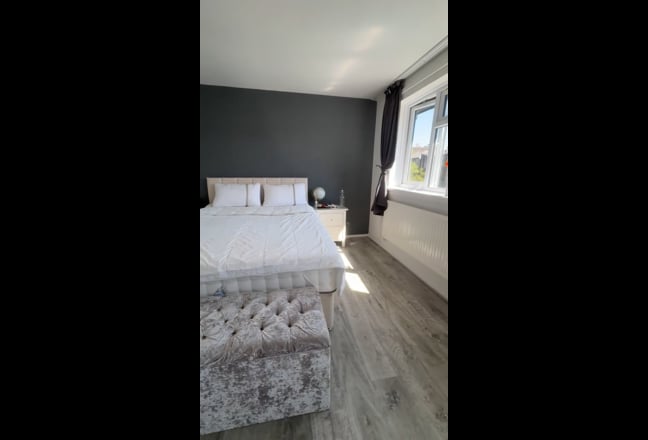  King size room N19 +Walk-In-Wardrobe  Main Photo