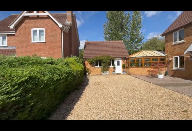 Beautiful 3 - roomed studio available Main Photo