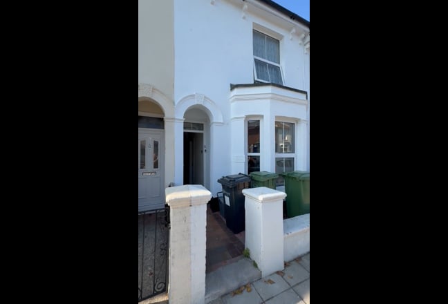 Private Bedroom, Lounge and Bathroom for rent. Main Photo