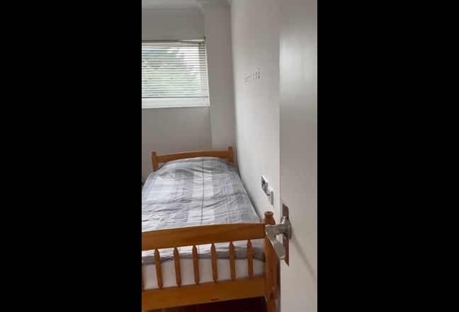 Double room to sublet for a month  Main Photo