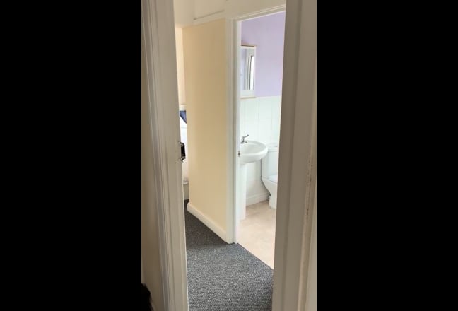 Newly Refurbished 5 Bed House 15 Mins Walk to Uwe Main Photo
