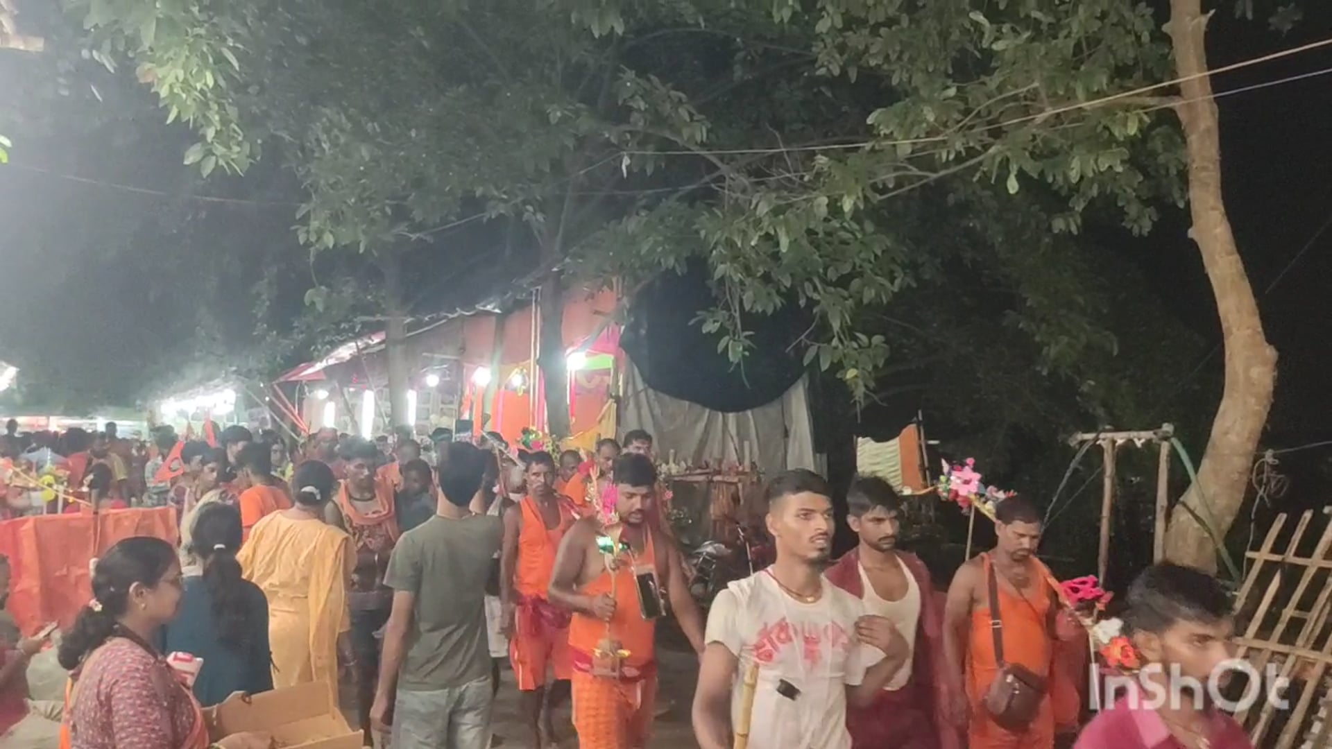 बमबम भोले के नारे से गूंजा कावांरिया पथ, बाबा नगरिया दूर है,जाना जरूर है।