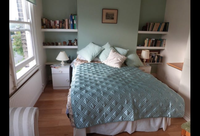 Comfortable room in exclusive desirable location Main Photo