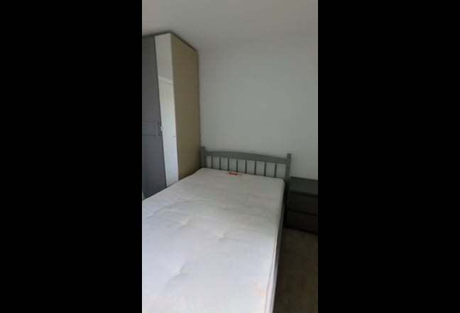 Refurbished  Double Rooms in Maisonette (29H) Main Photo