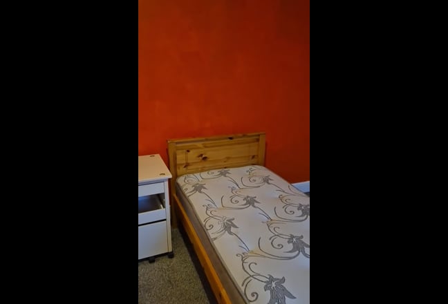 Rooms available in friendly shared house Main Photo