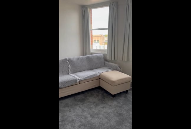 2 bed flat close to city centre Main Photo