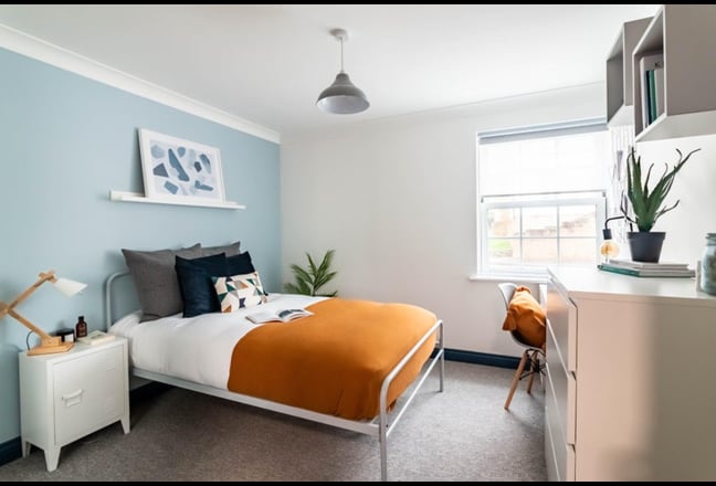 Quality  Co-Living -Centre of Frome-Beautiful Room Main Photo