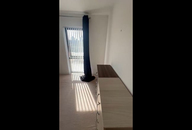 Bright En-suite Double Room with Canary Wharf View Main Photo