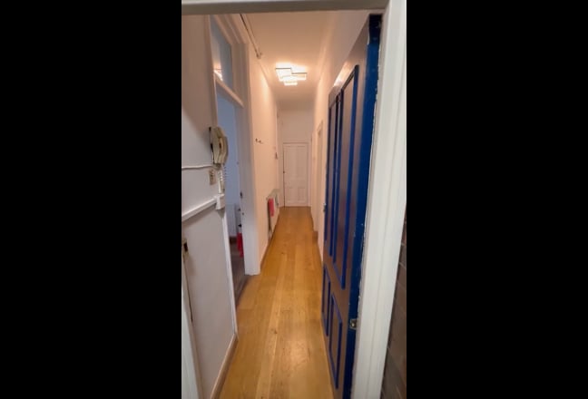 Double room in shared Fitzrovia flat, bills inc Main Photo