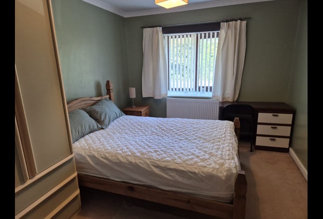 Large Room in Friendly House with Private Car Park Main Photo