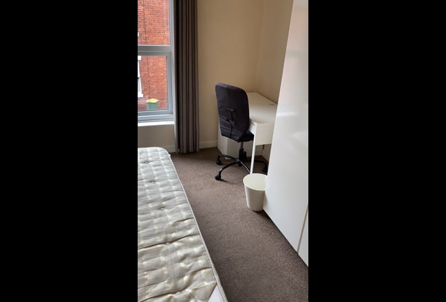 4 Bedroom House - fully furnished Main Photo