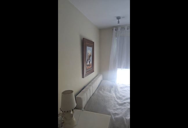 Room for rent in 2 bedroom flat in w8 Main Photo