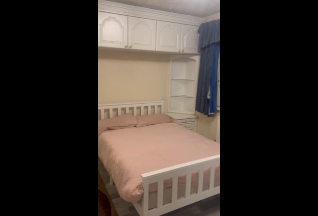 Furnished double en suite room available  Main Photo