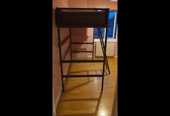 Spacious Large Single Room in an Amazing Location! Main Photo