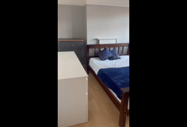 Large Double Room in Clean Spacious House  Main Photo