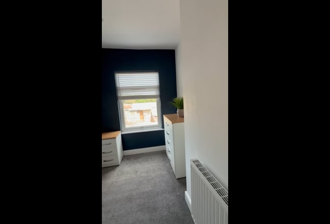  Double Ensuite -  Near J28  Main Photo