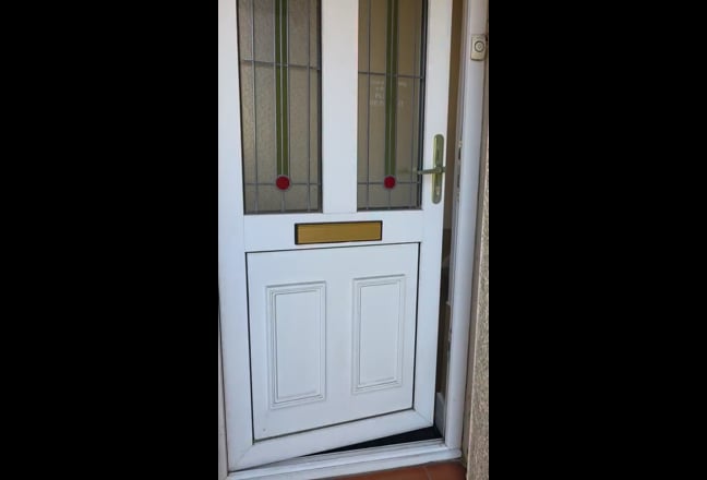 1 double bedroom, Fitted wardrobes & own Lounge Main Photo