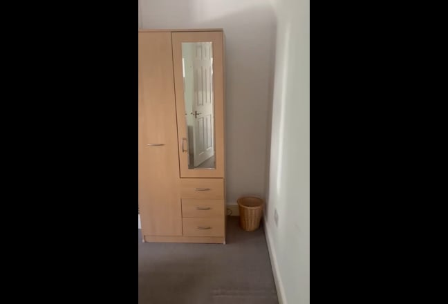 Large Double Room – &pound;1000 pcm (Bills Included)  Main Photo