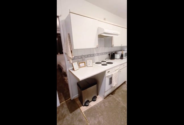 Video 1: Upstairs largest bedroom 