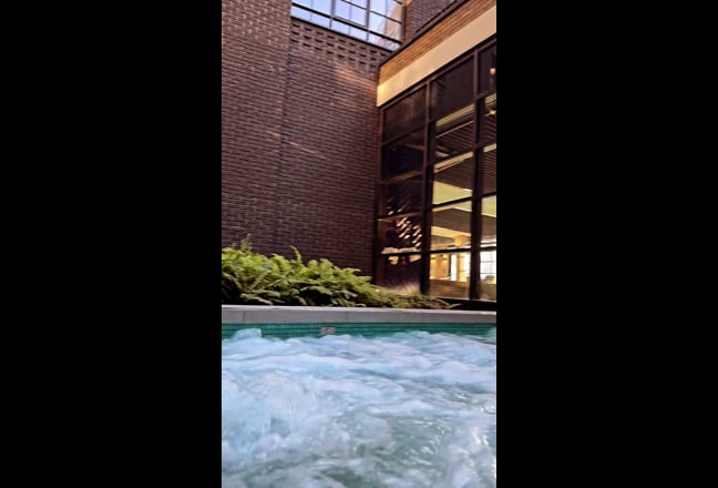 ✨ Luxury Ensuite Room in London City Island – Pool Main Photo