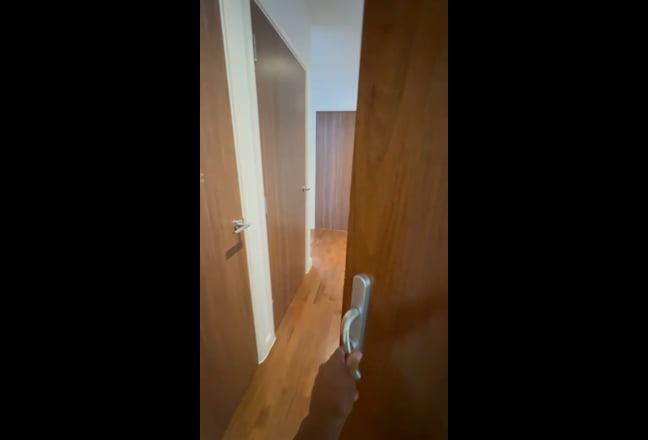 Ensuite w/ balcony - Whole flat practically yours Main Photo