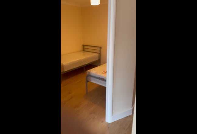  Double room available in Uxbrigde (UB8) &pound;800 mth Main Photo