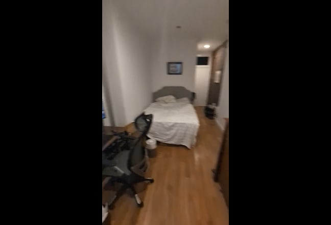 Large Room w/bath in 4bed Main Photo