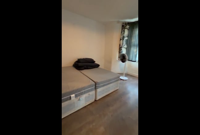 King Size Room E12 – Bills Included – Available 20 Main Photo