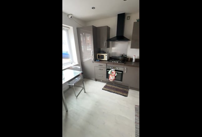 Double room to rent in shared house WS2 Main Photo