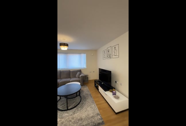 Stylish En-Suite Room Available in a 2 Bedroom Apa Main Photo