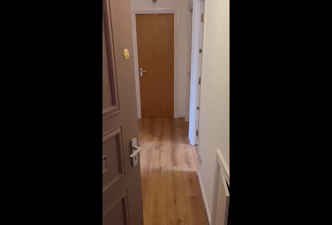 Bright Room in Well-Located Shared Flat Main Photo