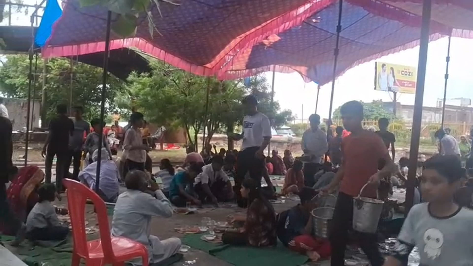 फरह क्षेत्र फराह देवी मंदिर पर श्रीमद् भागवत कथा के उपलक्ष में किया गया भव्य भंडारे का आयोजन लाइव न्यूज़