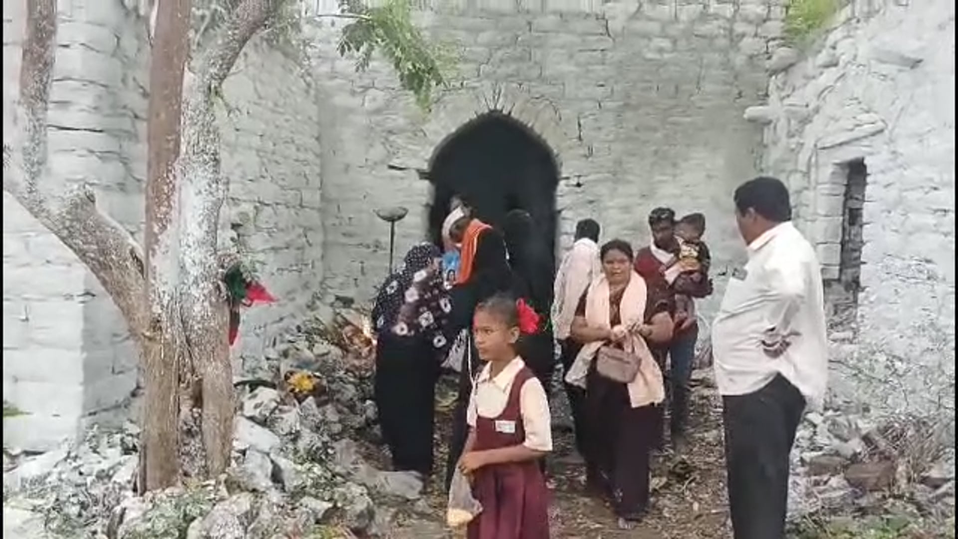 उदगीर तालुक्यातील पिंपरी डोंगरावरील पिर दर्ग्याचा भरला उरूस,हजारो भाविकांनी घेतले दर्शन