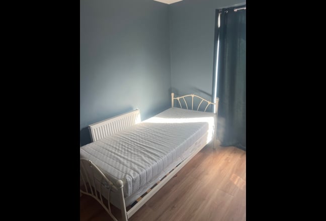 Sinlge & Double Rooms Available Now!! Main Photo