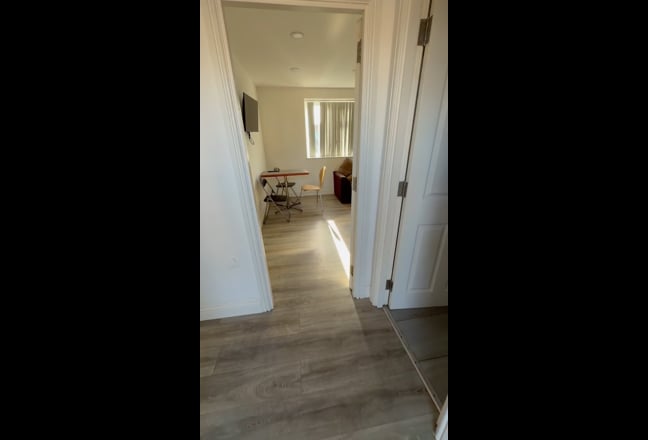Double size room with bed  Main Photo