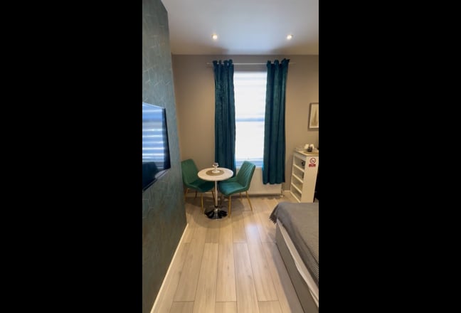 Double Room Shepherds Bush  Main Photo